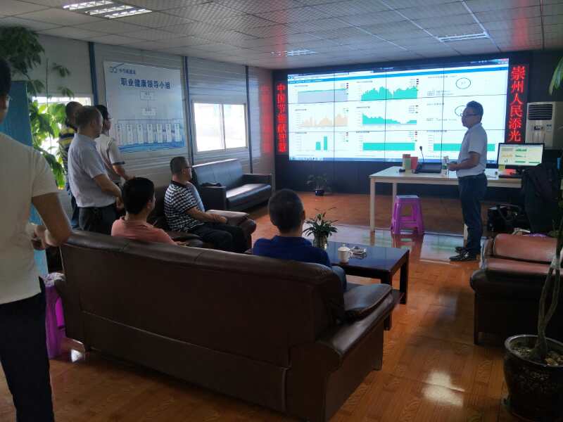 崇州市140余盞智慧路燈建設(shè)完成！TA不僅自帶免費(fèi)wifi和汽車充電樁，還有這些厲害的功能……(圖2)